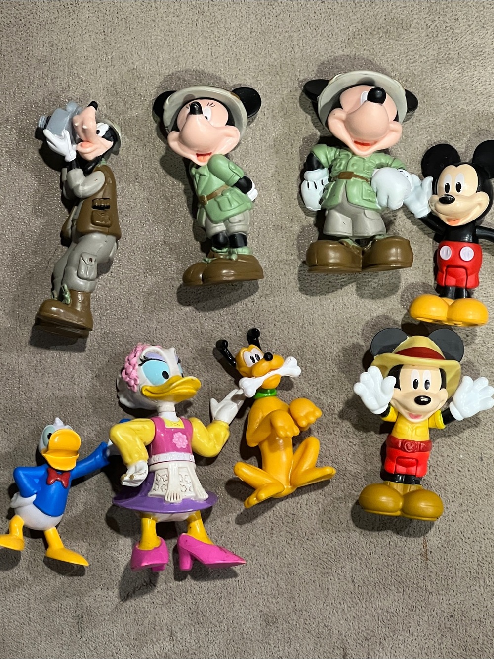 Disney Characters Figures lot of 8 Mickey Mouse Minnie Goofy Safari Pluto Daisy